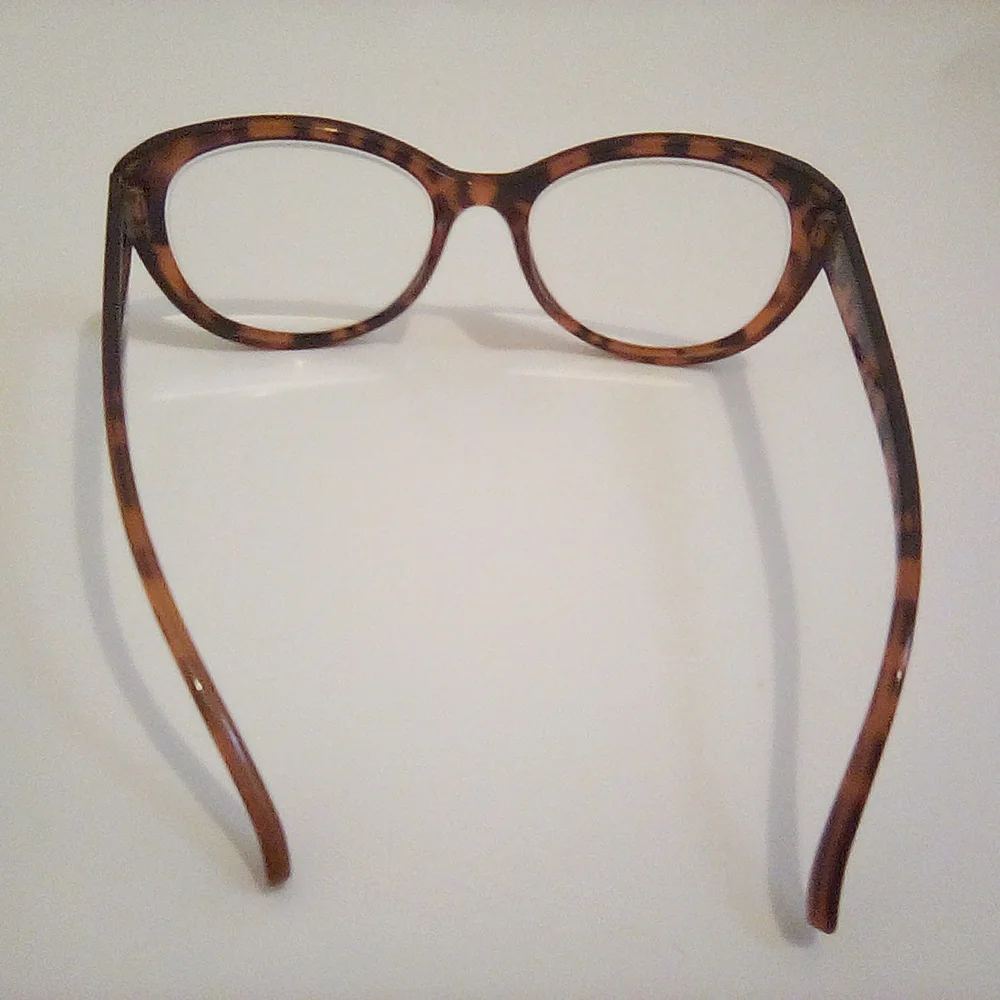 Betsey Johnson Animal Print Cat-Eye Reading Glasses +2.50 One Pair Fashion Chic